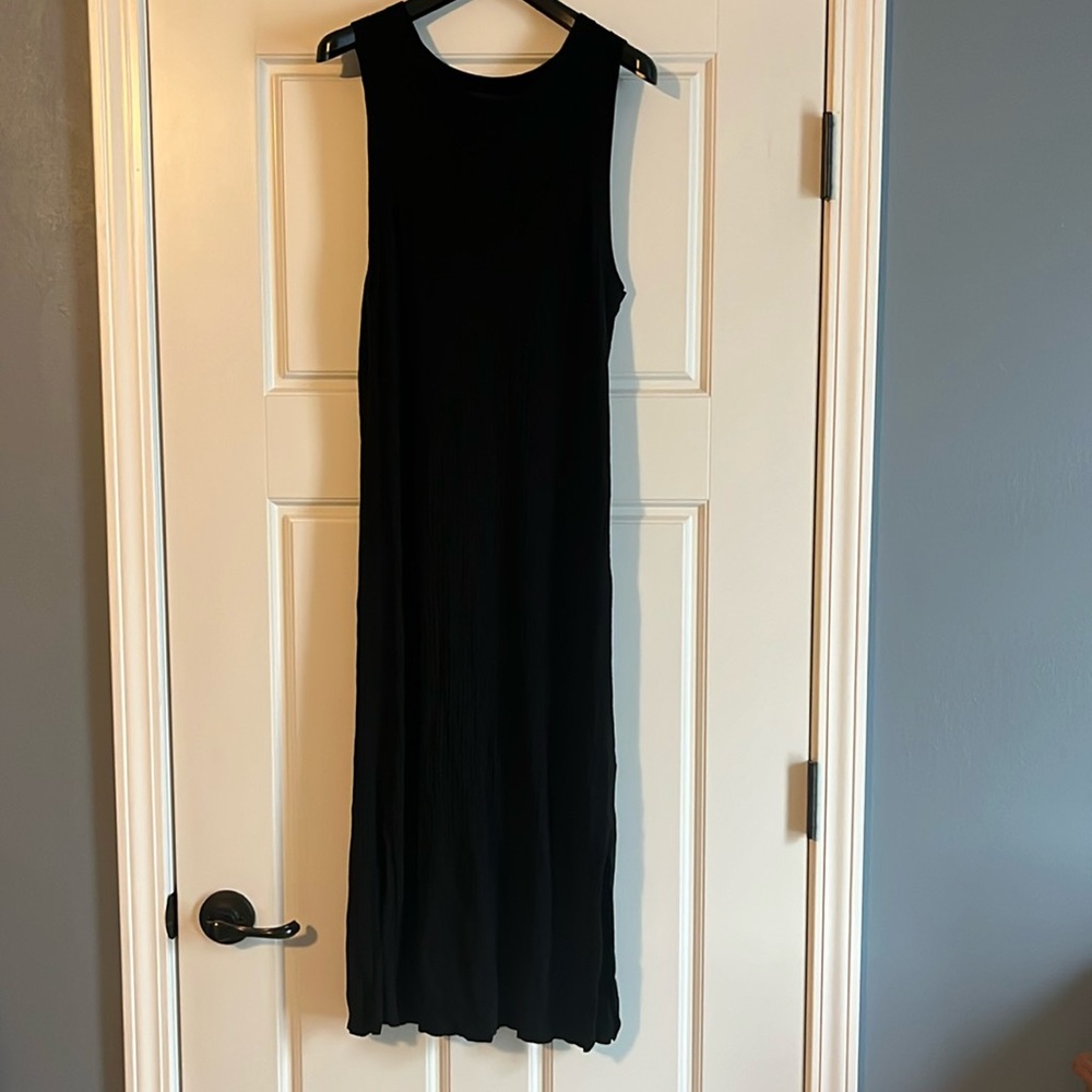 Banana Republic black ribbed midi dress. Medium.